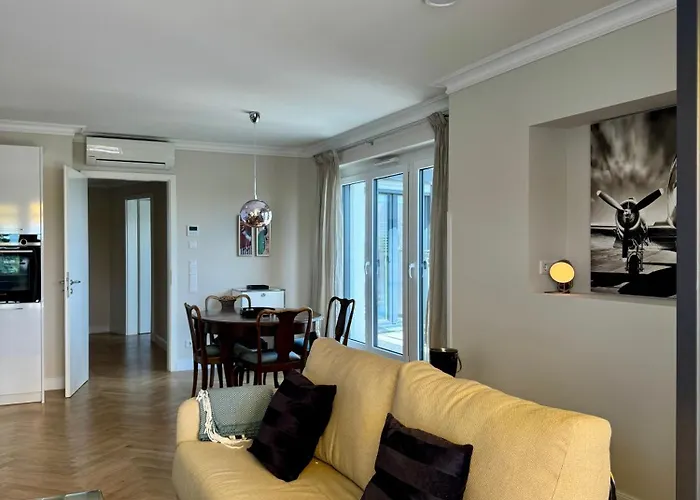 Cls Executive Penthouse Apartment *